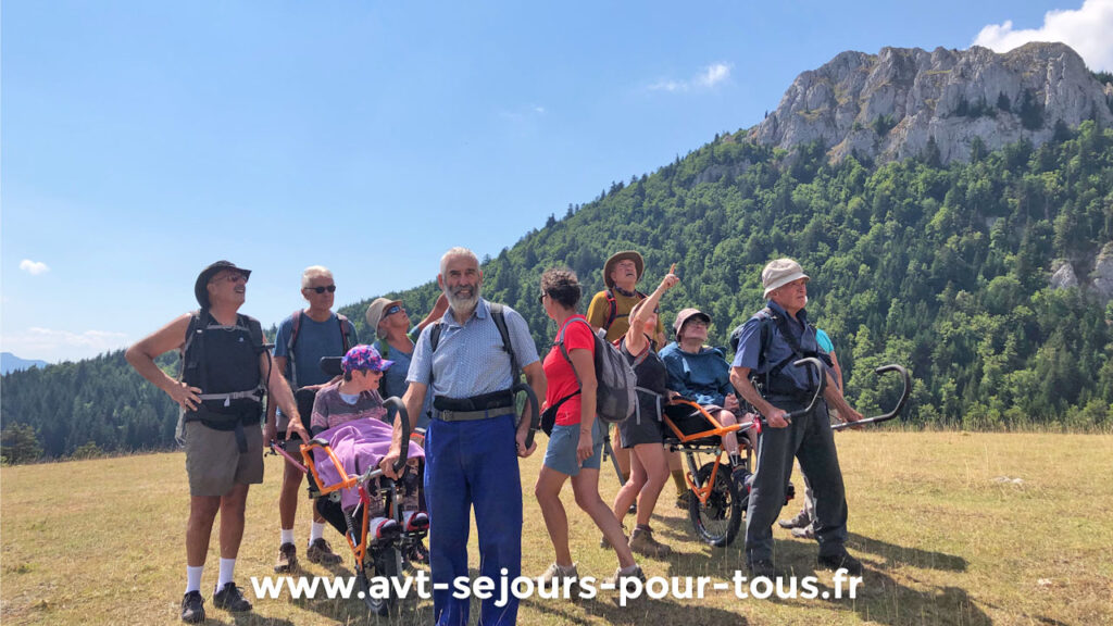 Activité adaptée PMR joëlette dans le Vercors Trièves en Isère avec l'association AVT séjours pour tous